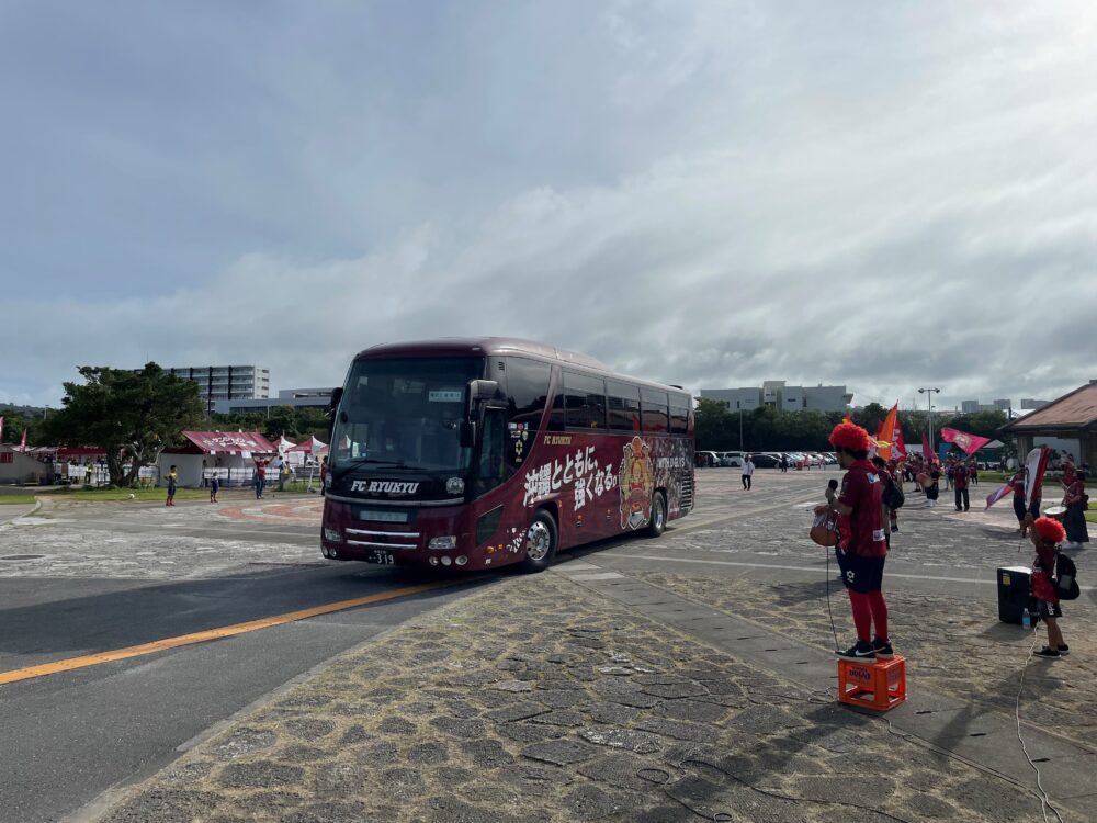 タピック県総ひやごんスタジアム　選手バス出迎え